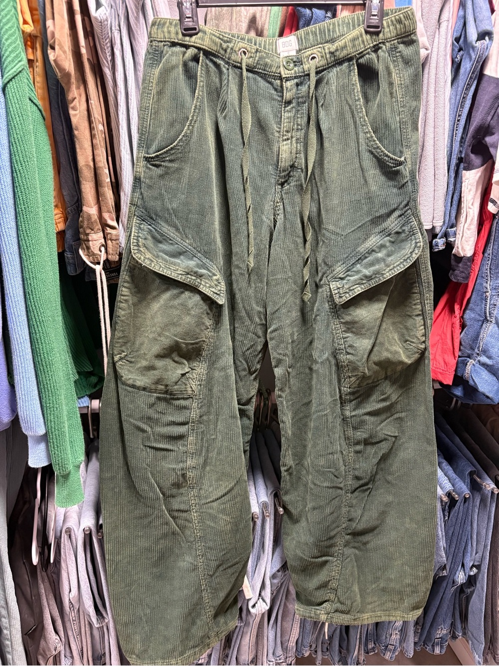 Urban Outfitters BDG Station Cocoon Corduroy Baggy Barrel Leg Cargo Pants - Picture 8 of 9